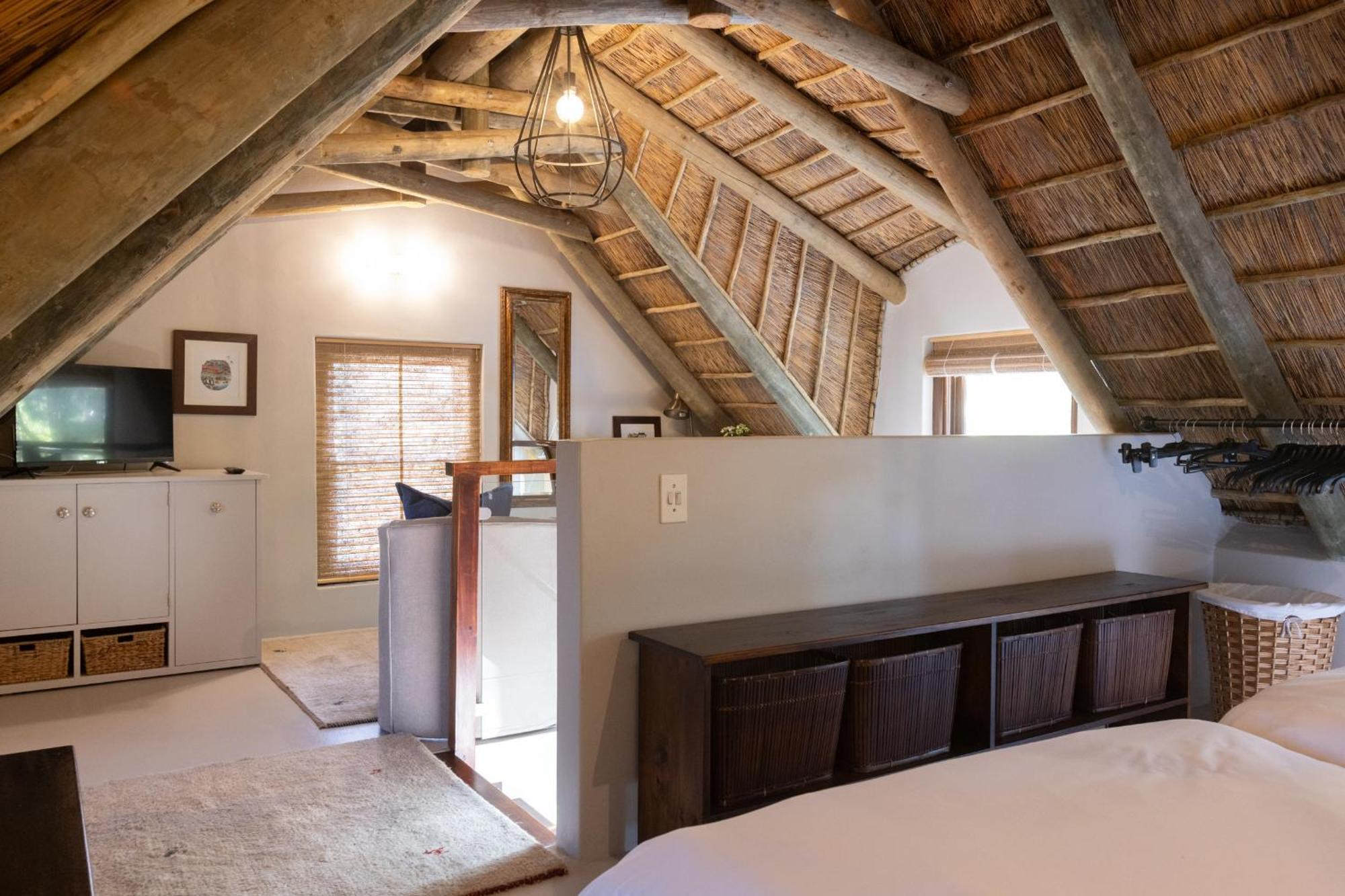 Serene, Thatched Apartment In Noordhoek, เคปทาวน์ ภายนอก รูปภาพ
